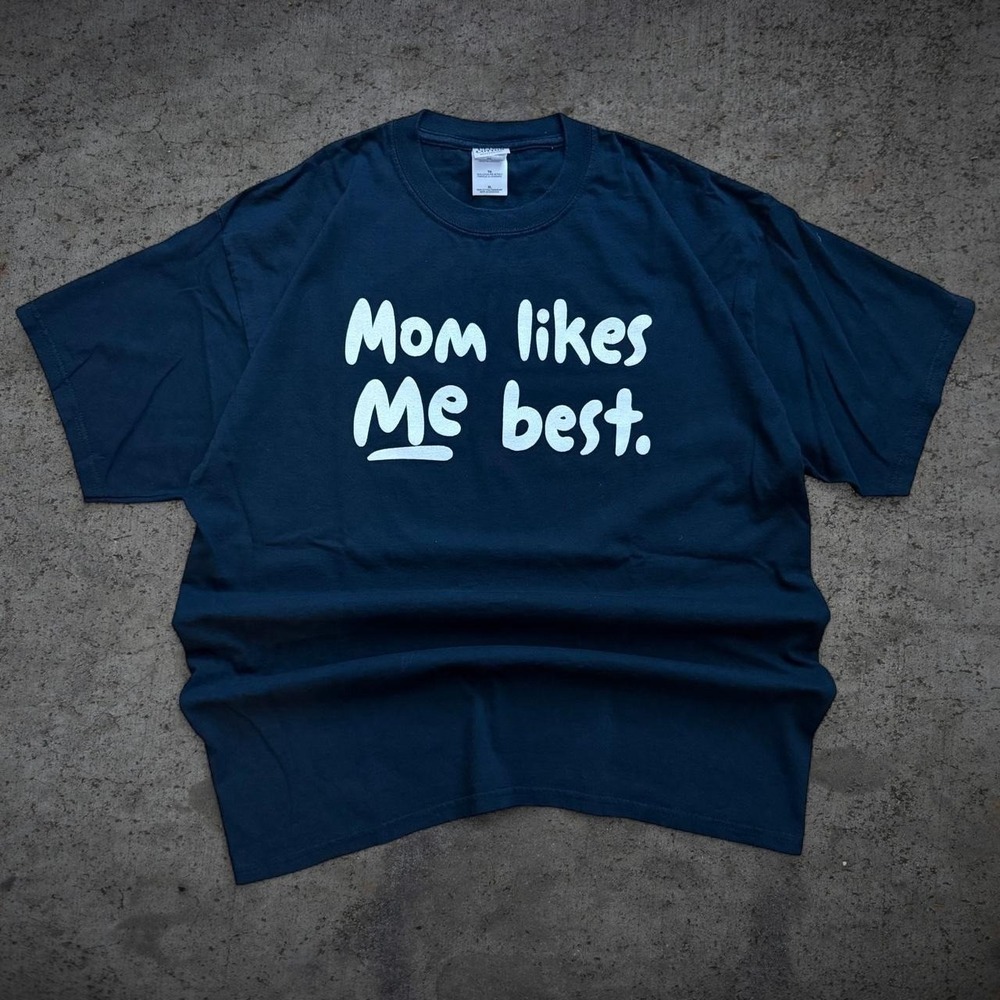 Vintage 2000's Gildan Funny "Mom Likes Me Best" Black T-Shirt Y2K Skate Goth